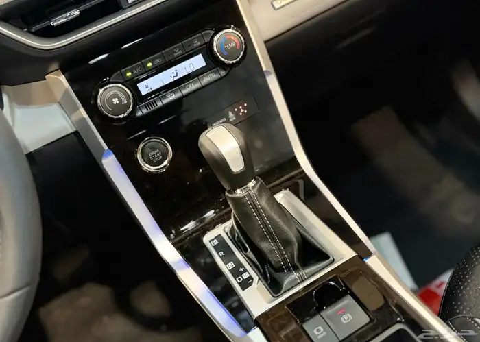 تويوتا فيلوز 2025 فل كامل جديد اصفار اقل سعر 18