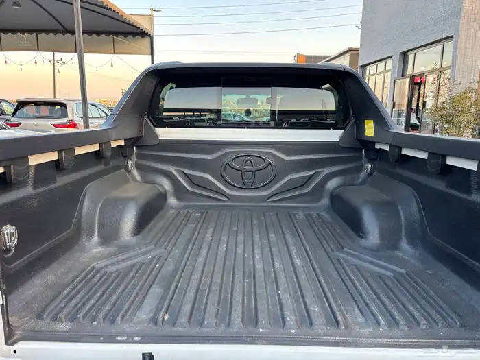 تويوتا هايلوكس 2023 10