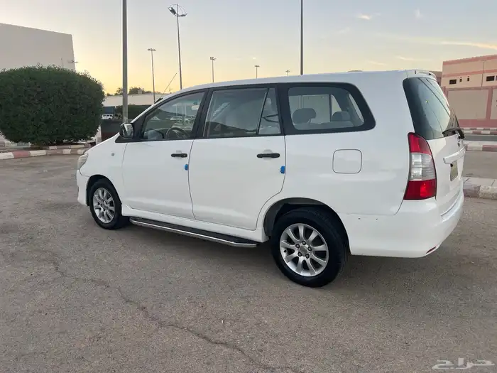 انوفا 2012 للبيع 1