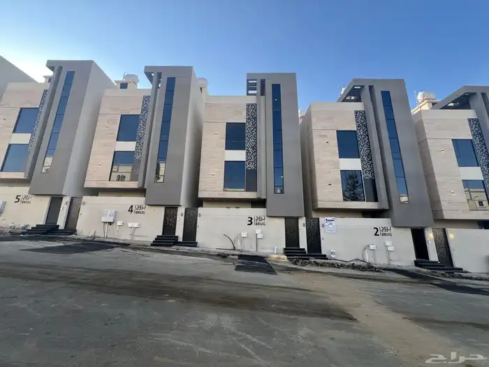 للبيع ادوار علوية مع ملحق و سطح خاص مخطط الحسام 1