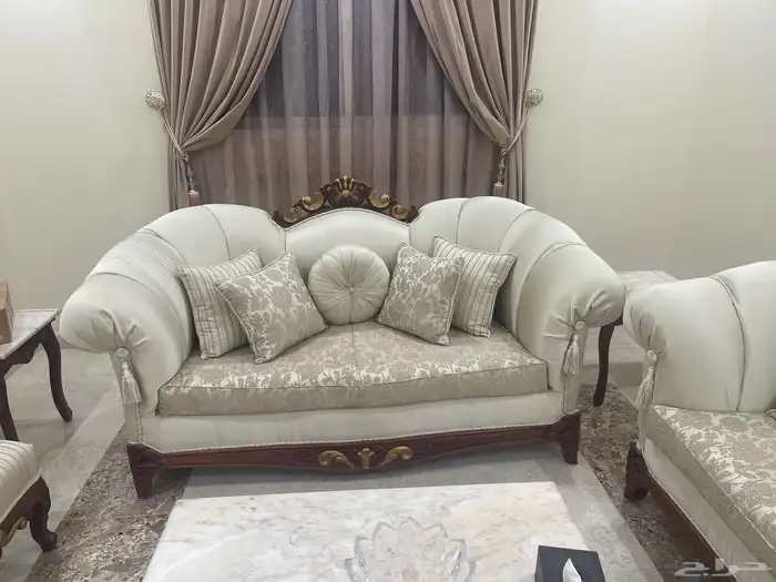 كنب صالة خشب مع طاولات خدمة 1