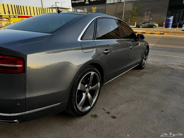 اودي A8 2015 V6 عليها لوحه مميزه 5