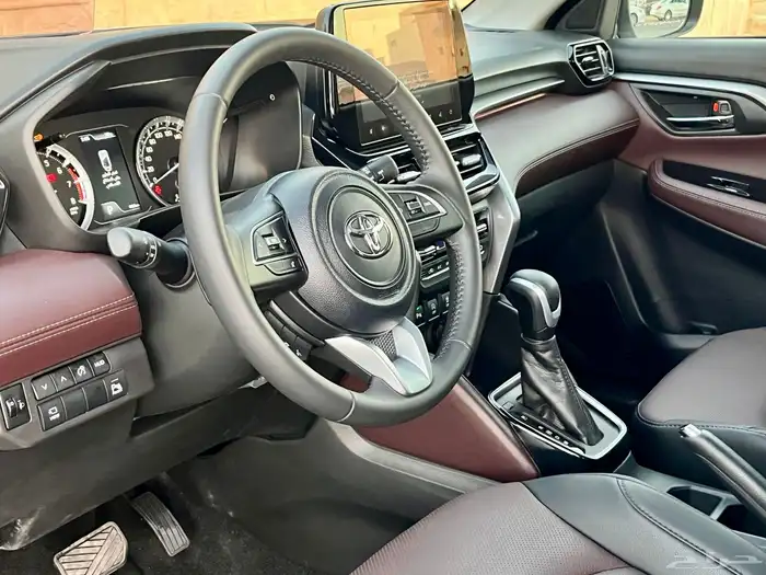 تويوتا اوربان كروزر GXL 2025 ( فل كامل ) 9