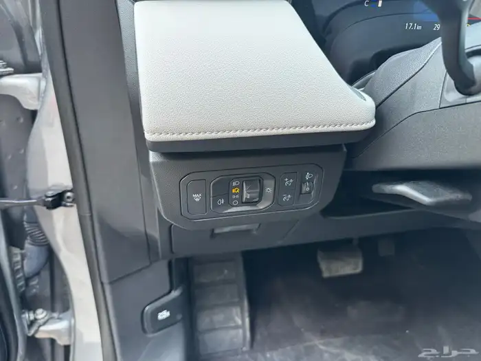 فورد تورس امبيانتي موديل 2025 13