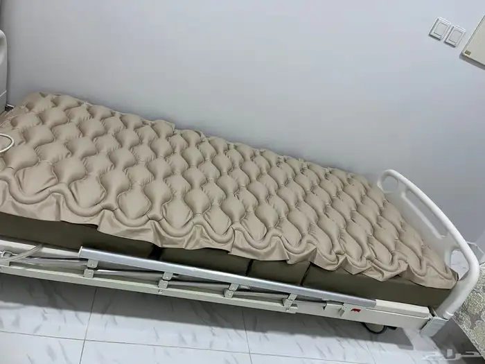 في بيشه سرير طبي للبيع 95 سم. مع مرتبه ومرتبه هوائيه 2