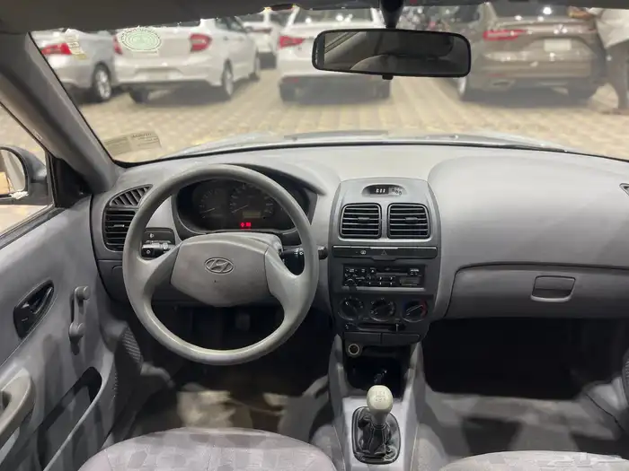 اكسنت موديل 2005 قير عادي مخزن 8