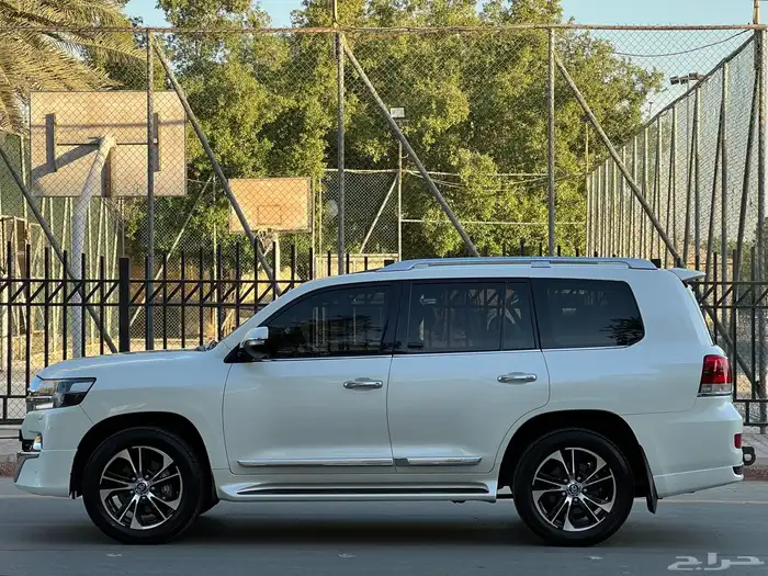 تويوتا لاندكروزر 2021 تورنج V6 سعودي 6