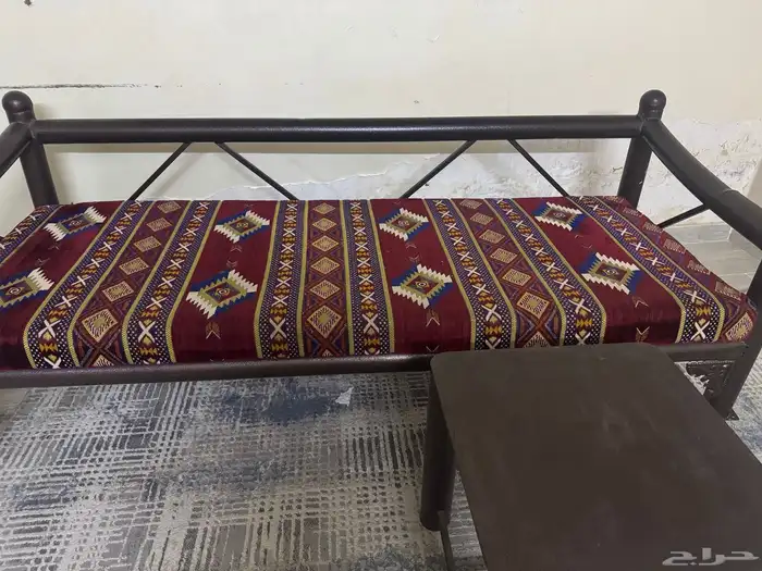 كرسي حوش مع طاوله 0