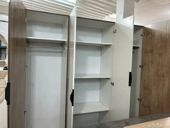 يوجد الينا دولاب تفاصيل 2