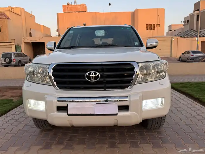 تويوتا لاندكروزر GXR 2009 فل كامل V8 سعودي 3