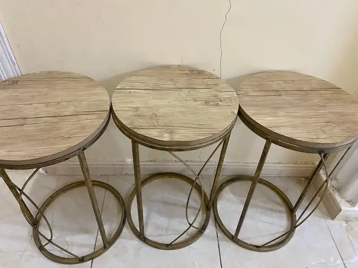 طاولة مع طاولات خدمة 1