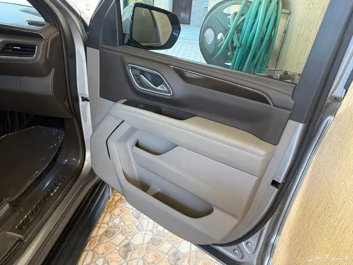 يوكن المديل 2023 قصير دبل ( SLE ) سعودي مخزن 70