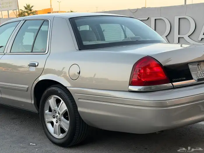 للبيع فورد فكتوريا 2011 3