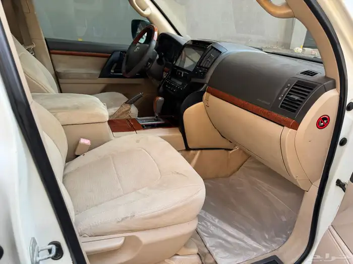 لاندكروزر 2012 GXR3 فل كامل الحد 8