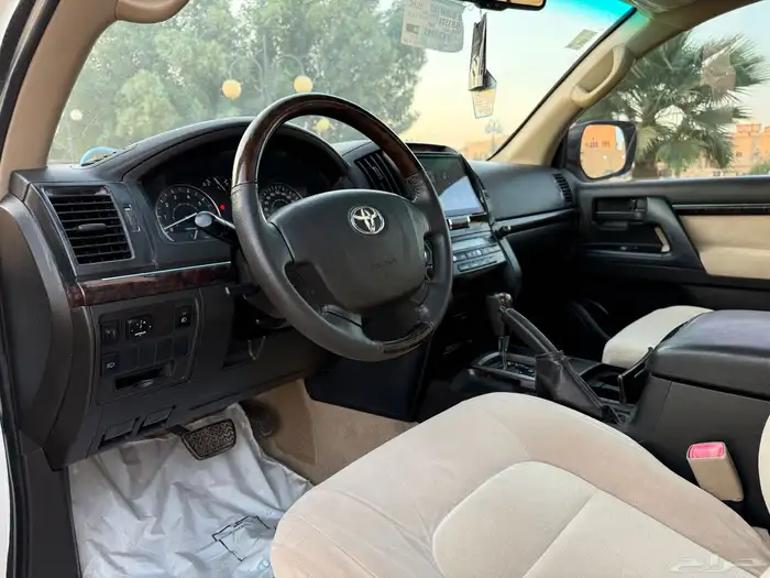 تويوتا لاندكروزر GXR 2009 فل كامل V8 سعودي 14