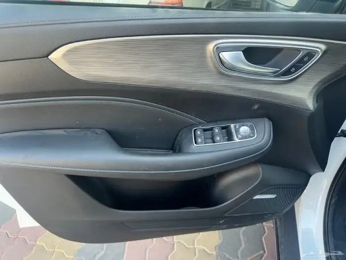 ام جي RX5 كمفورت نص فل 2023 ابيض رمادي 13