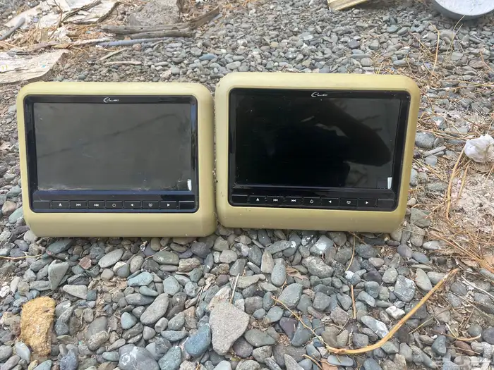 شاشات سيارة تركب في المراتب اللي ورا 0