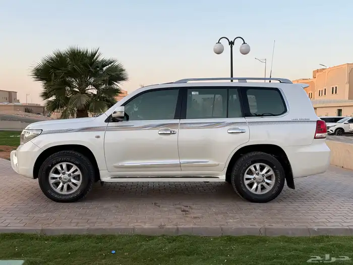 تويوتا لاندكروزر GXR 2009 فل كامل V8 سعودي 5
