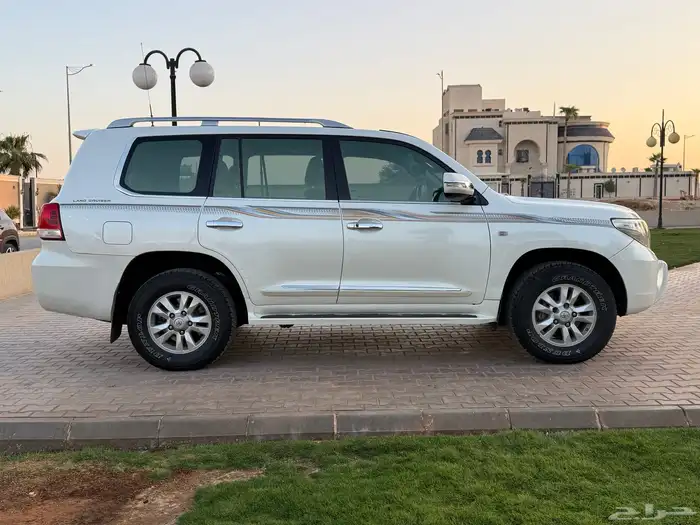 تويوتا لاندكروزر GXR 2009 فل كامل V8 سعودي 6