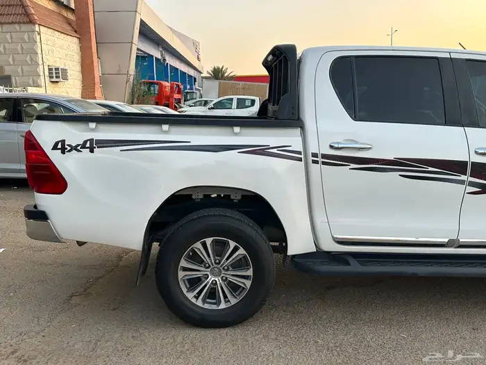 هايلوكس 2022 ديزل قير عادي 6