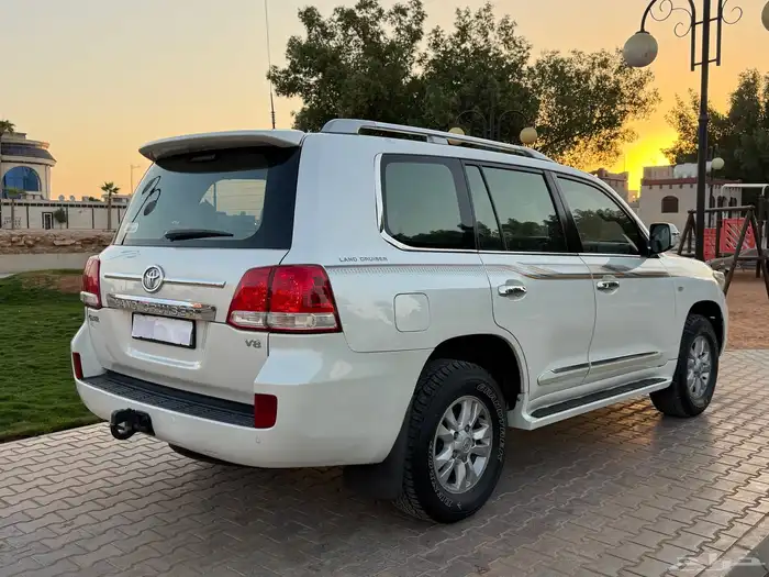 تويوتا لاندكروزر GXR 2009 فل كامل V8 سعودي 7