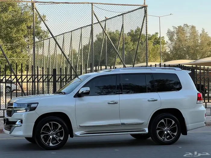 تويوتا لاندكروزر 2021 تورنج V6 سعودي 7