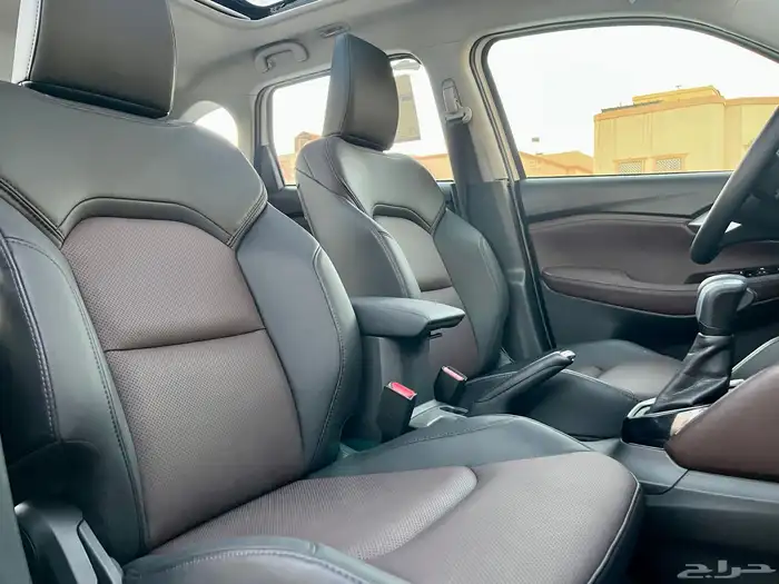 تويوتا اوربان كروزر GXL 2025 ( فل كامل ) 16