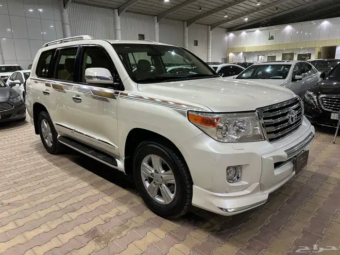 تويوتا لاند كروزر GXR موديل 2014 فل كامل نظيف بريمي 2