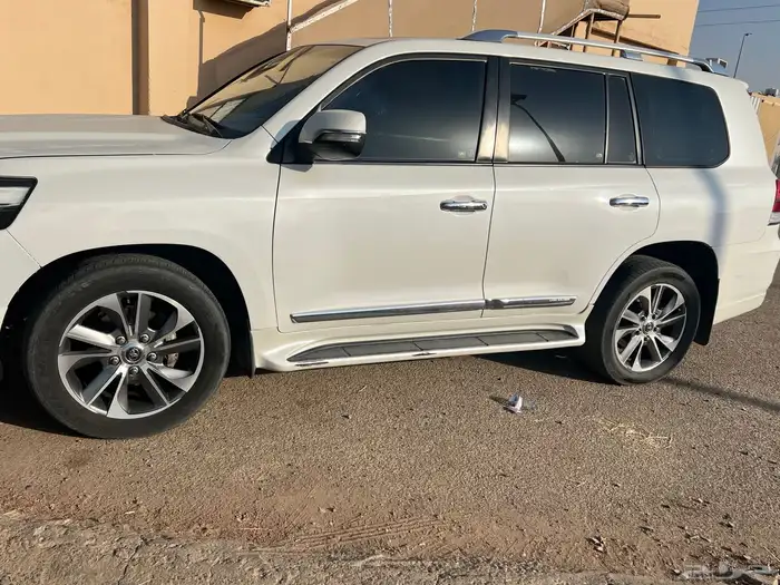 يوجد جيب لاند كروزر 2016ارغب في البدل بغنم نعيم مراح كامل 0