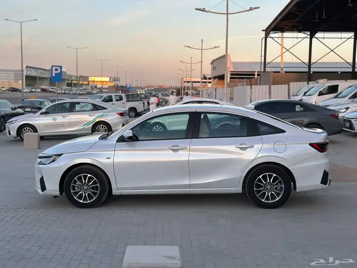 تويوتا يارس 2023 4