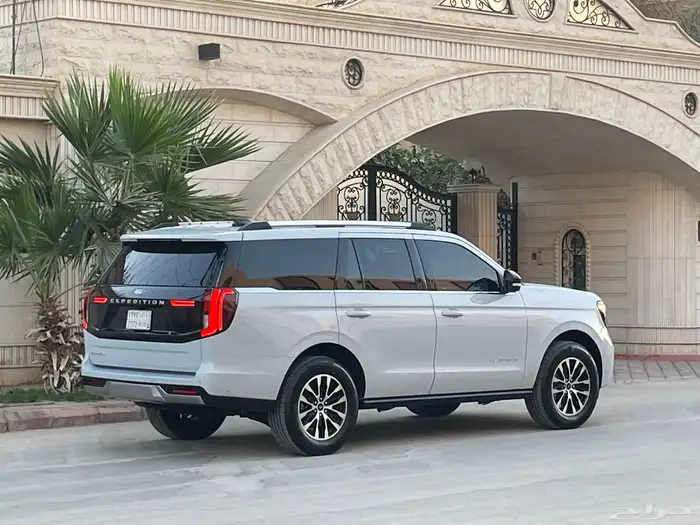 فورد اكسبديشن بلاتينيوم 2025 قمه بالنظافه بحال الوكاله 35