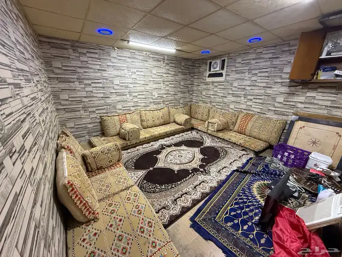 للبيع جلسة عربية فخمة مع زولية السعر 400 قابل للتفاوض 0