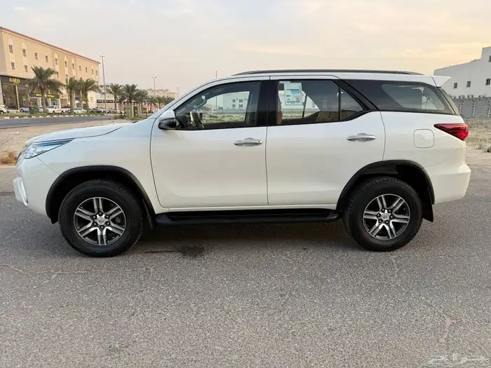 فورتشنر 2020 دبل بنزين وكاله - نظيف جدا 3