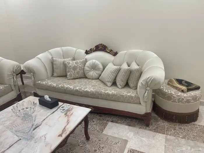 كنب صالة خشب مع طاولات خدمة 0