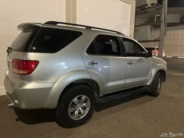 فورتشنر 2007 للبيع شبة مخزن 4