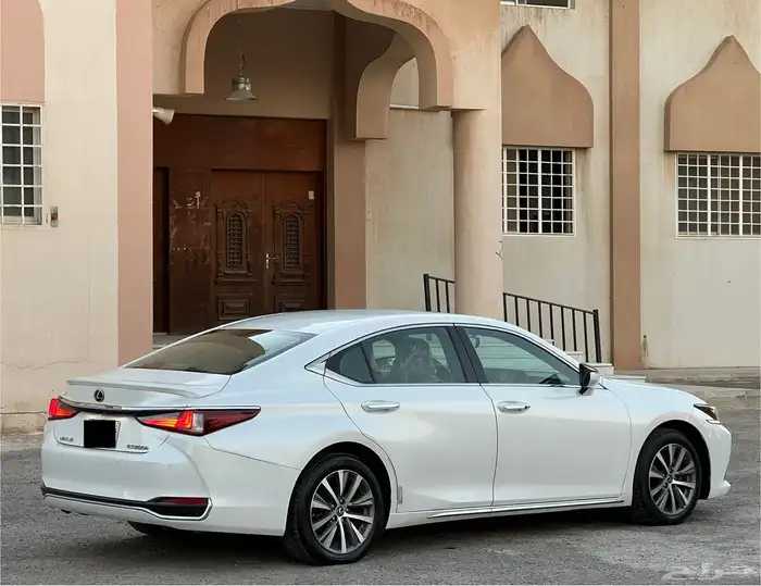 لكزس 300h ستاندر مطور 2021 4