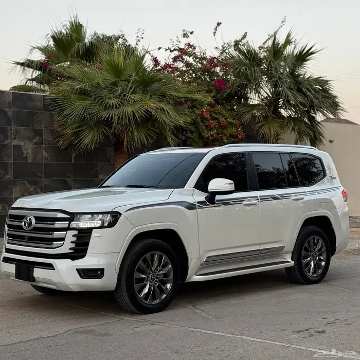 للبيع لاند كروزر 2022 رقم 3 نظيف . 1