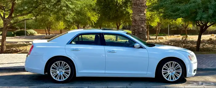 كرايزلر c300 فل كامل 10