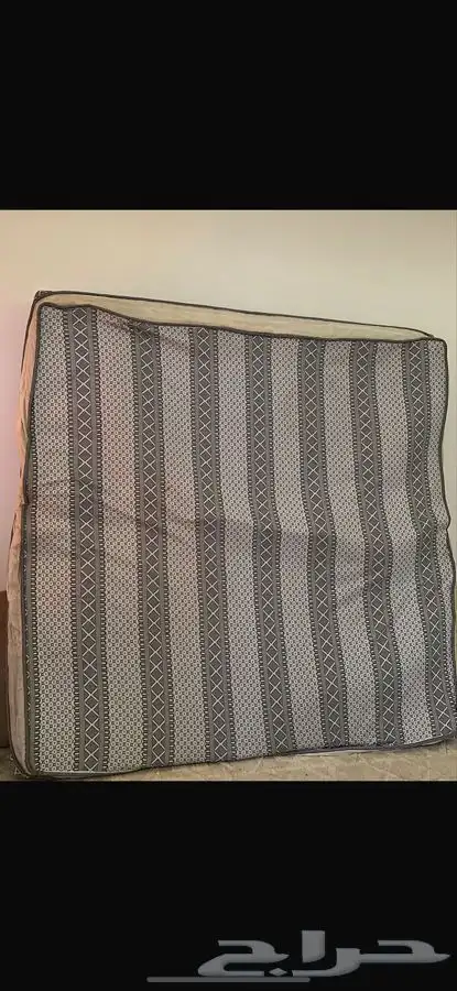 مرتبه سرير 200 في 200 وسعرها 200 وبحاله ممتازه في رماح 0