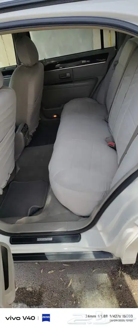 لينكولن تاون كار موديل 2007 للبيع 4