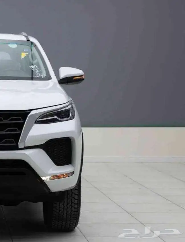 تتوفر فئات تويوتا فورتشنر لمبيعات البنوك ديزل بنزين بدون ربح 0