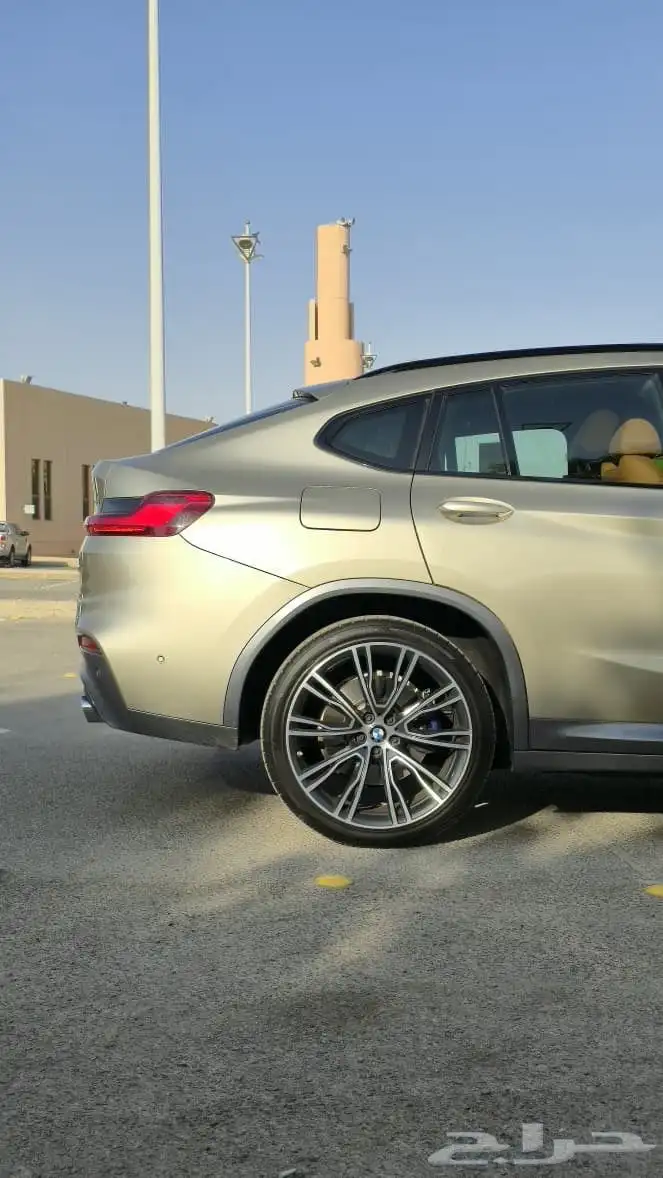 بي ام X4 2021 17