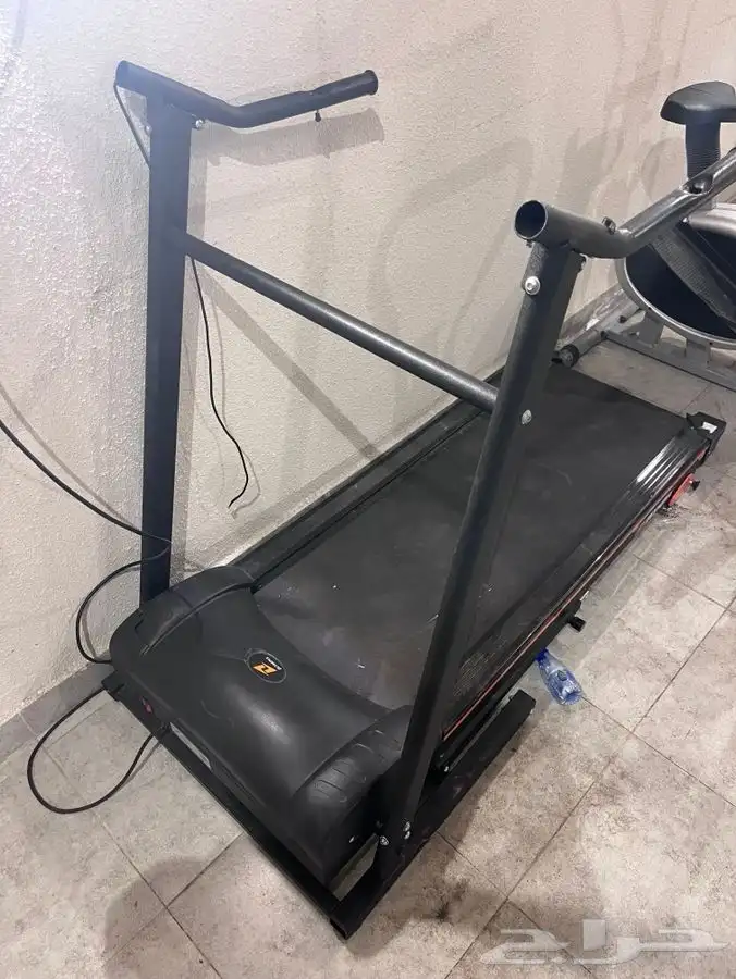 دراجة هوائيه وسير رياضي للبيع 1