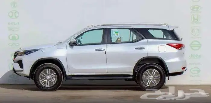 تويوتا فورتشنر VX1 بنزين 6سلندر لوحات 2025 4