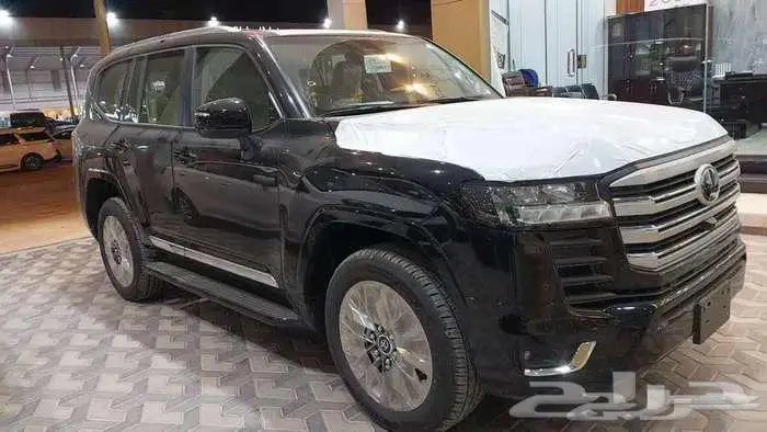 جي اكس ار ال4 بنزين 2025 اسود سعودي 3