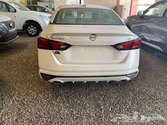 نيسان التيما نص فل 2025 ابيض واوسود 1