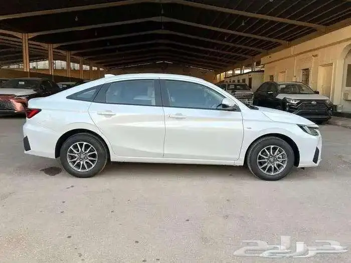 تويوتا يارس Y ستاندر 2026 1