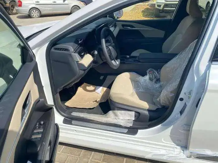 تويوتا كامري LE موديل 2025 نص فل كاش و اقساط 5