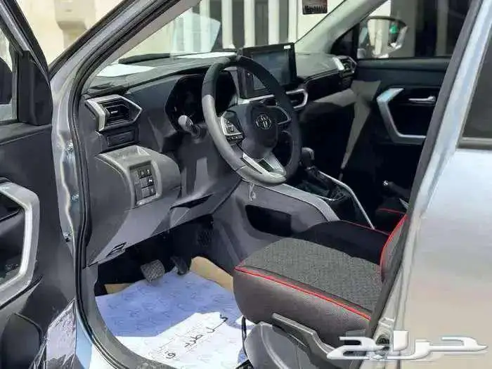 تويوتا رايز ليمتد 2026 فضي سقف اسود (عازل حراري مجاني) 10