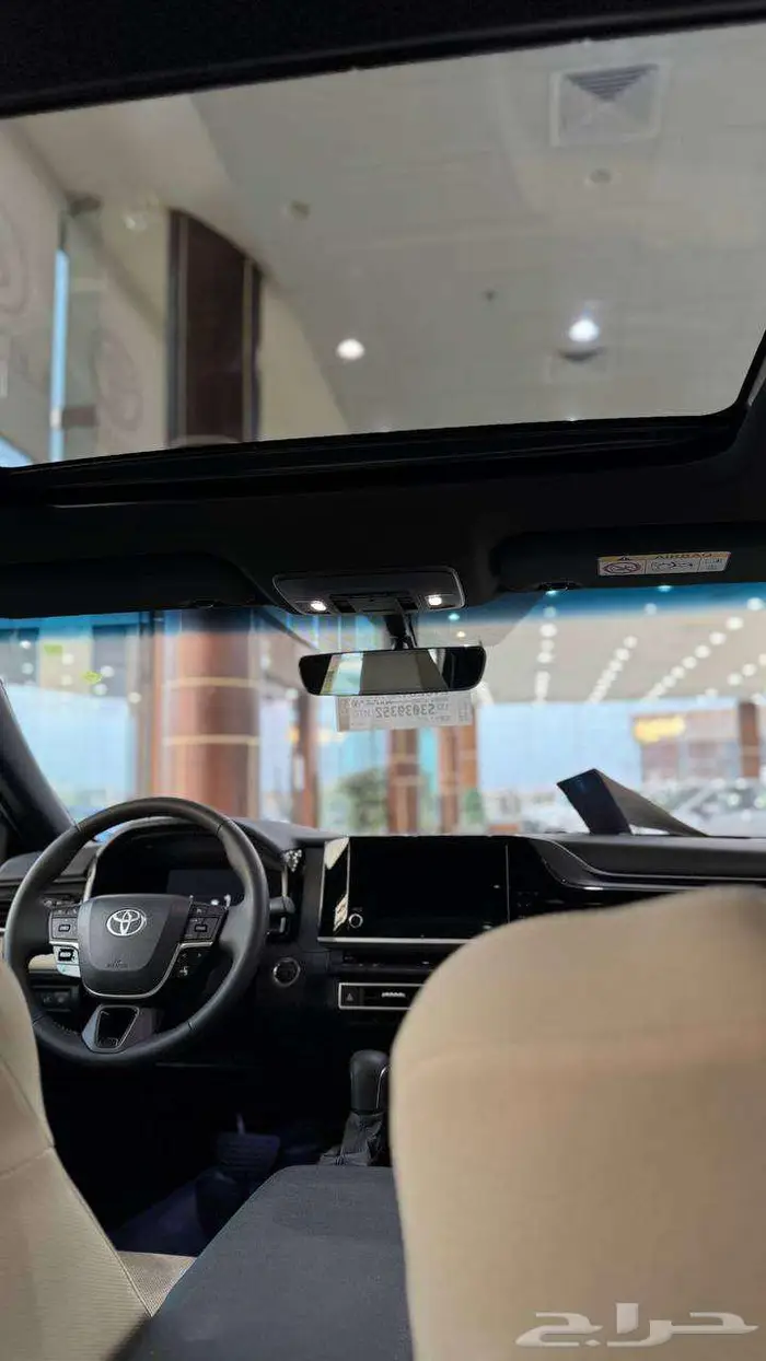 تويوتا كامري LE هايبرد 2025 لون اسود 4